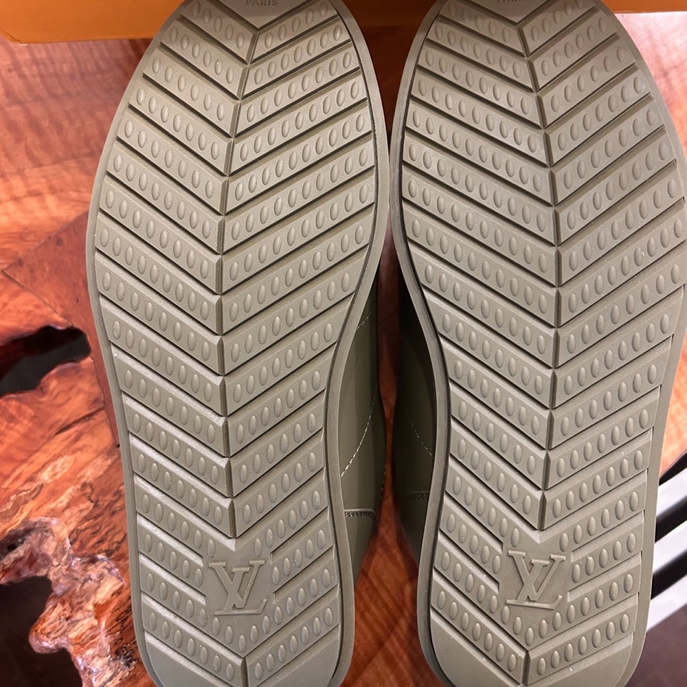 Louis Vuitton Men's Green and Tan Sneakers - Picture 6 of 6